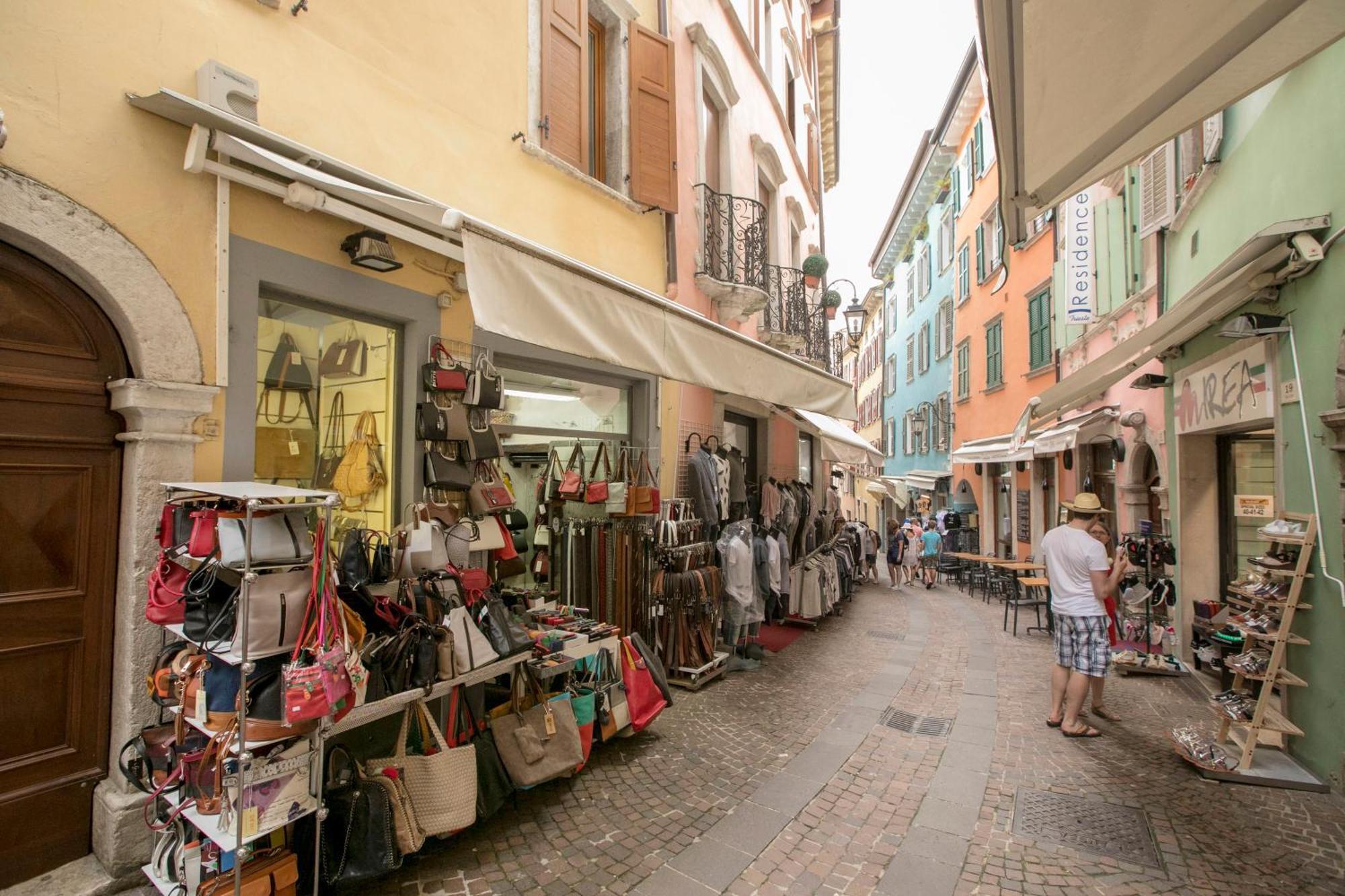 Appartamento Centro Storico Riva - Happy Rentals Exterior photo